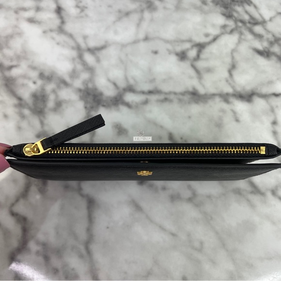 Tory Burch Emerson Slim Wallet In Black - Picture 3 of 7